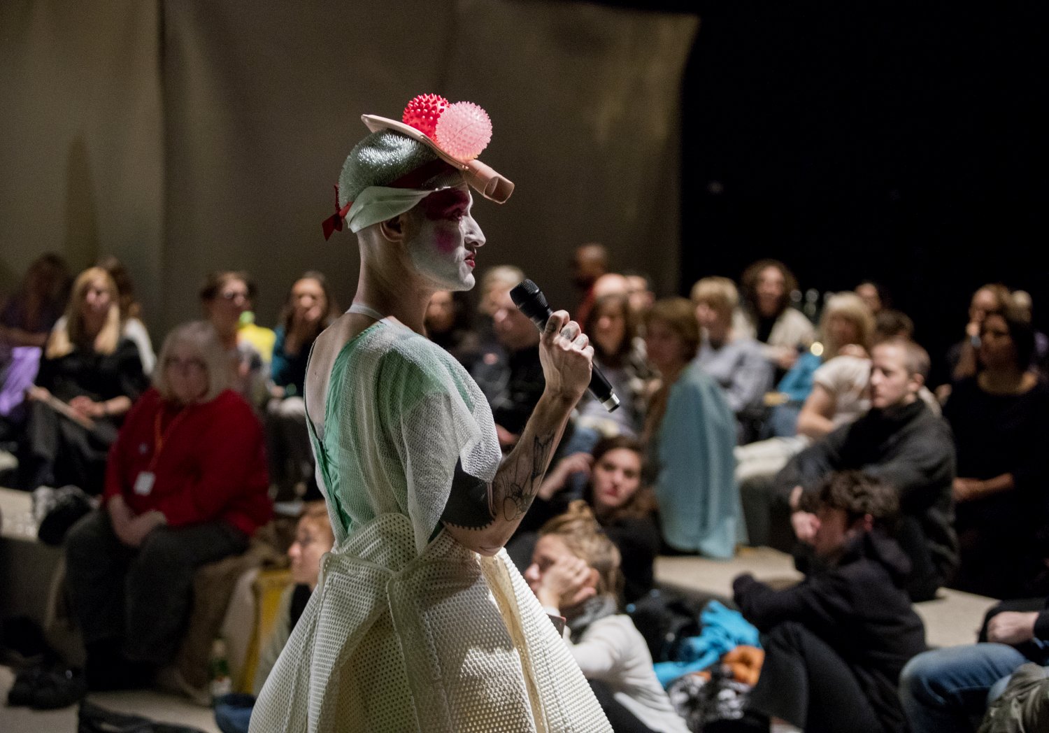 Theaterfestival No Limits 09.11 bis 18.11.2017 The Future Clinic for Critical Care. Take care Symposium im Hau Hebbel am Ufer (Hau 2). 10112017 Berlin Copyright by Michael Bause