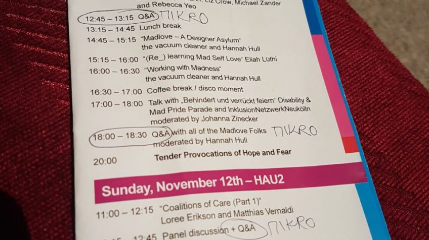Ein Programmheft vom Symposium "Take Care". An einigen Stellen ist von Hand "Mikro" darauf geschrieben.